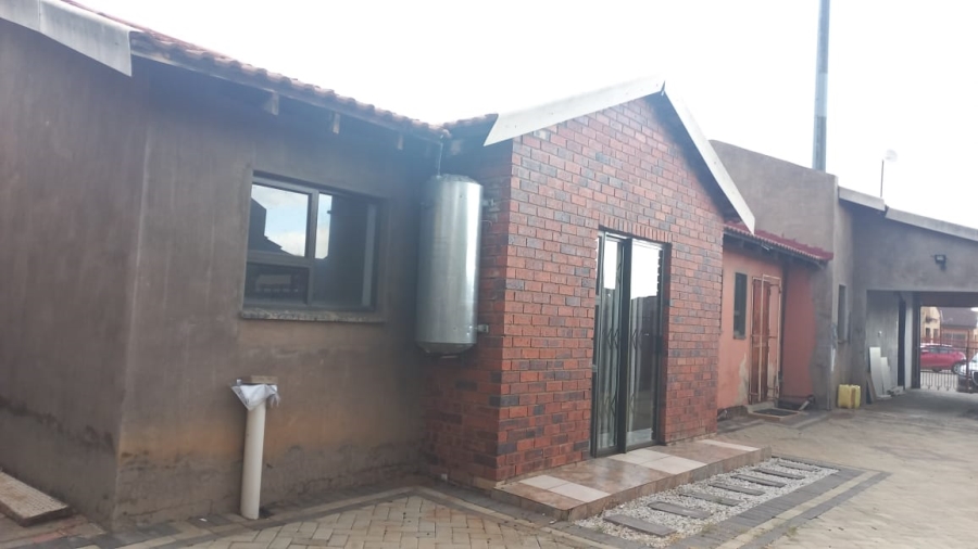 To Let 4 Bedroom Property for Rent in Blomanda Free State